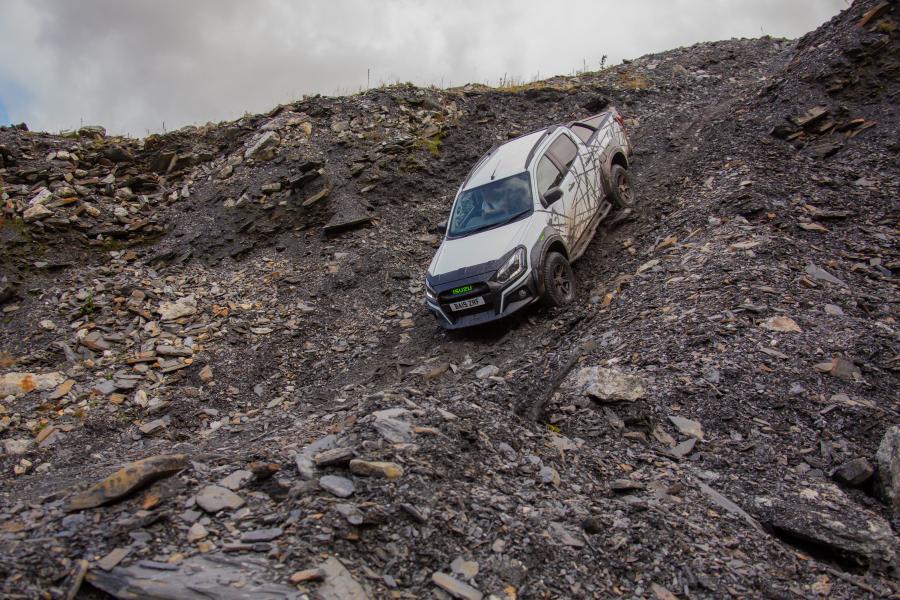  Isuzu D-Max XTR 2019 года  (UK) (фото 17 из 40)